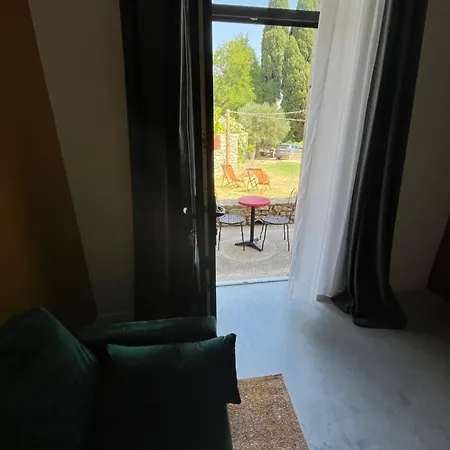 Mas Grange Neuve Πανσιόν Vénéjan